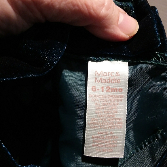 ⬇️Marc and Maddie velvet and irridescent d… - Picture 8 of 9